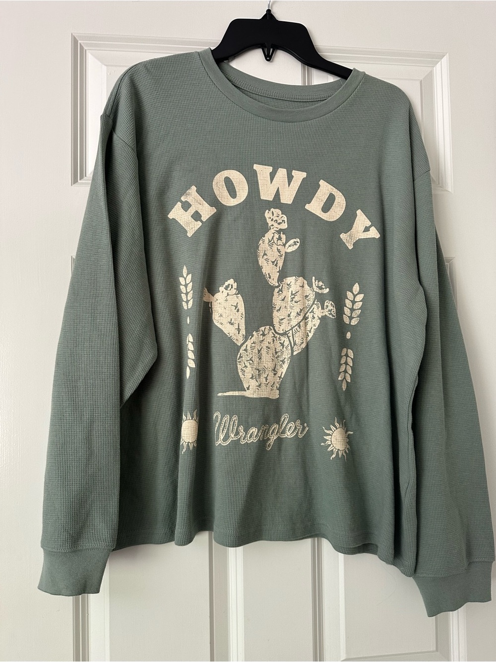 Wrangler sage green waffle-knit long sleeve top with white logo - Picture 4 of 4